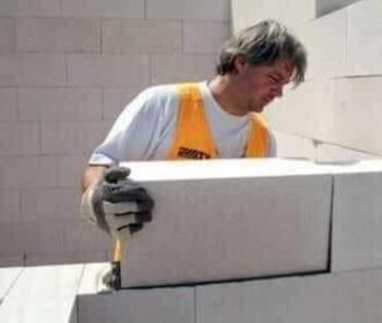 ვაკანსია კალატოზის (ბლოკის დამწყობის) პოზიციაზე